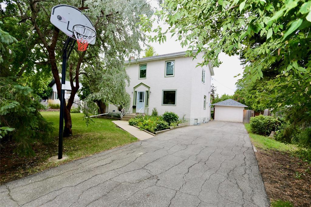 138 Sunnyside Boulevard, Winnipeg, Manitoba, R3J3M2, Winnipeg, Manitoba — photo 1 of 5
