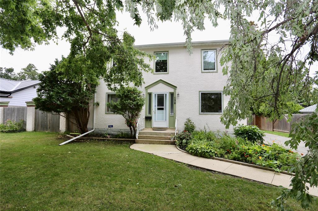138 Sunnyside Boulevard, Winnipeg, Manitoba, R3J3M2, Winnipeg, Manitoba — photo 3 of 5