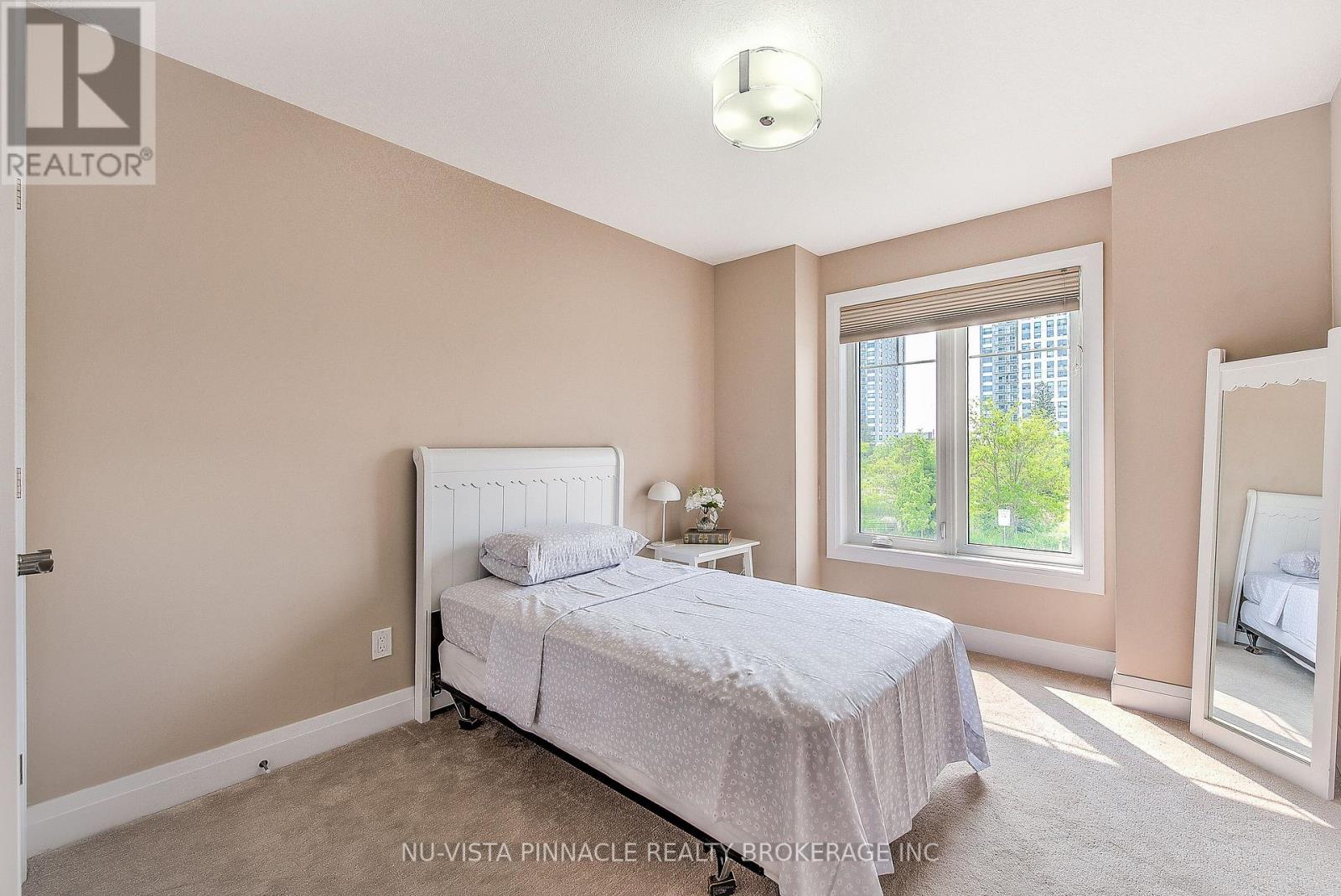 738 HICKORYRIDGE COMMON - Image 31