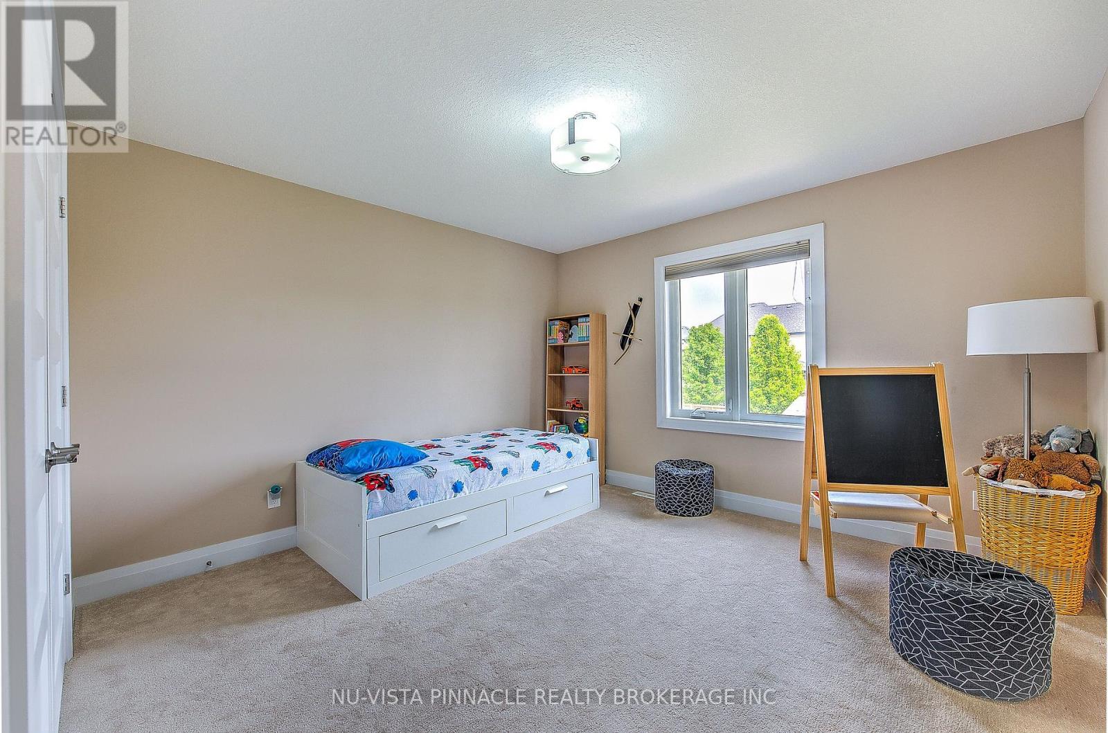 738 HICKORYRIDGE COMMON - Image 35
