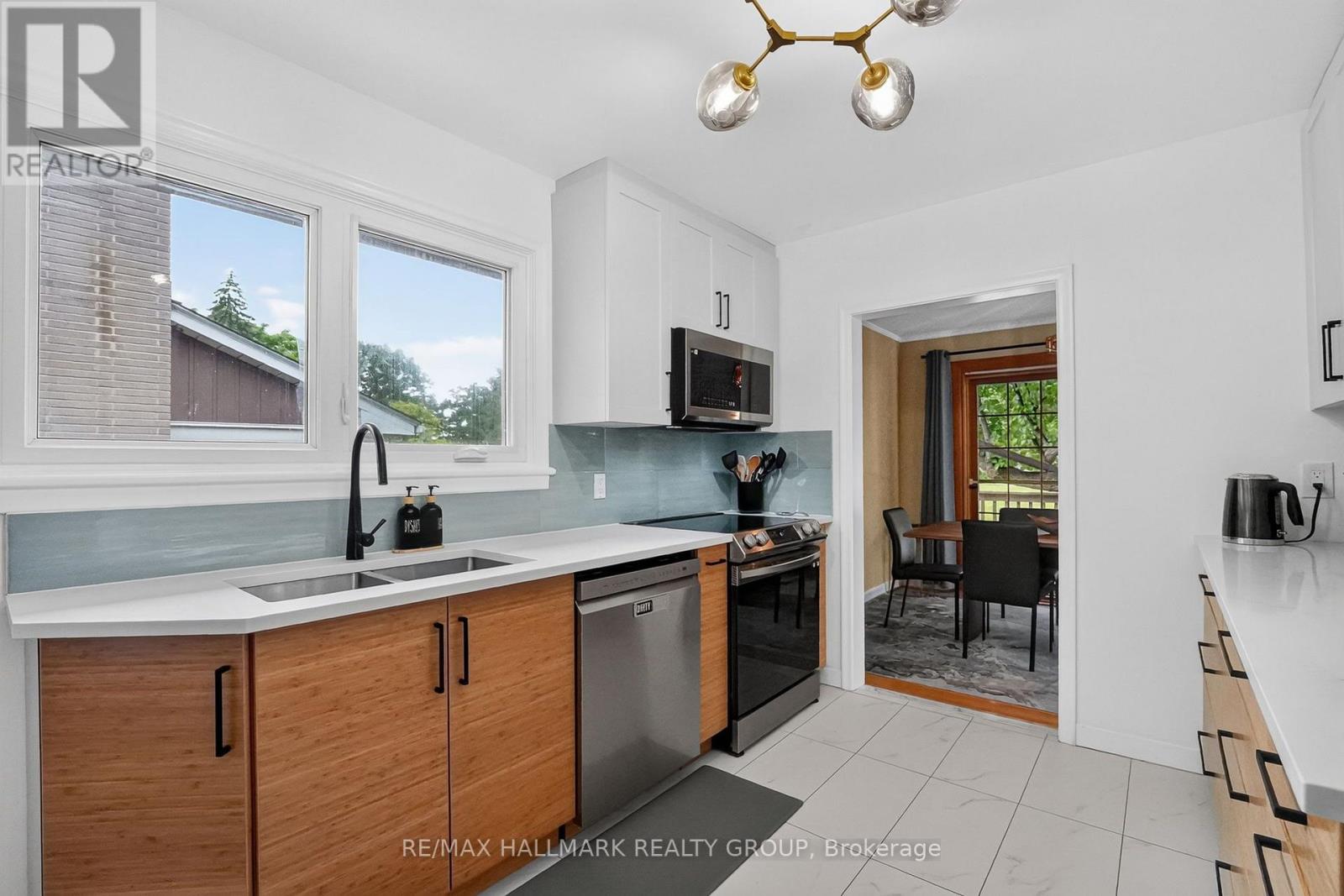 987 NEVILLE STREET - 10