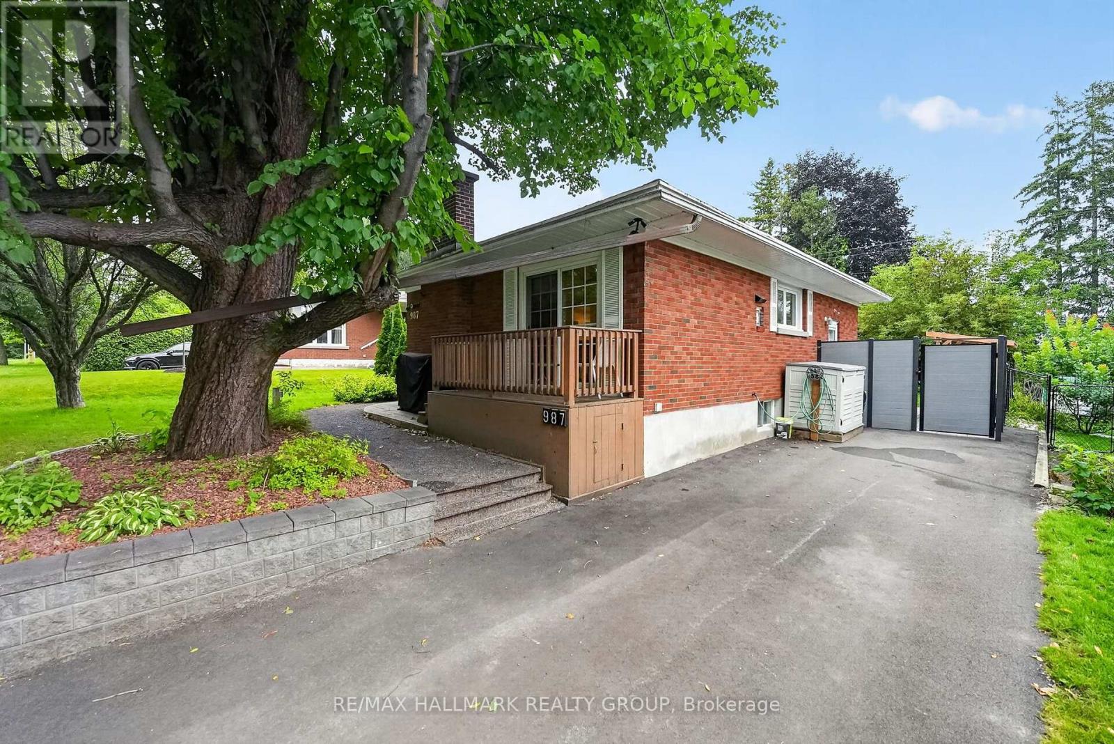 987 NEVILLE STREET - 3