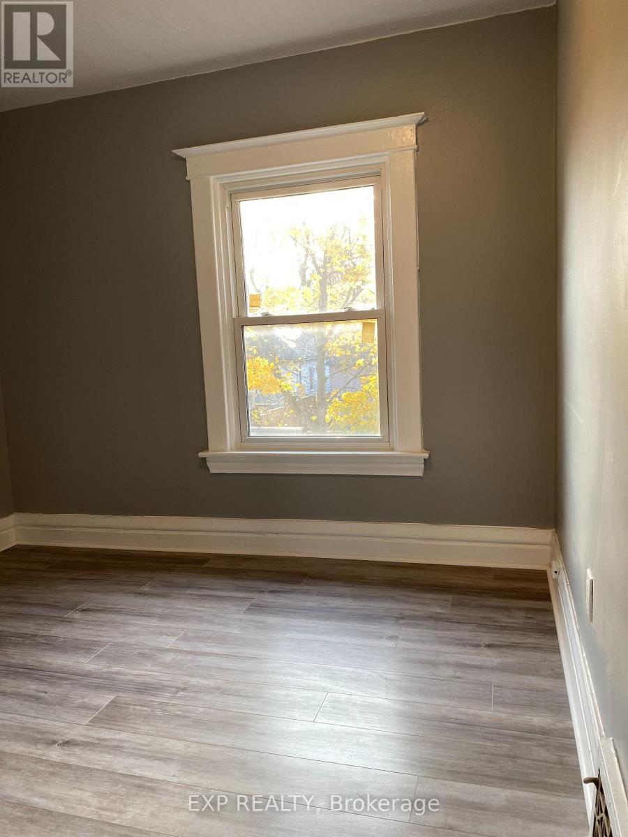 UPPER LEVEL - 104 LOWELL AVENUE, St. Catharines (Downtown) — photo 7