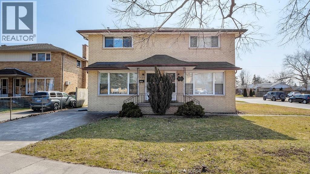 8729 WYANDOTTE, Windsor, Ontario, N8S1V1, Windsor, Ontario — photo 2 of 5