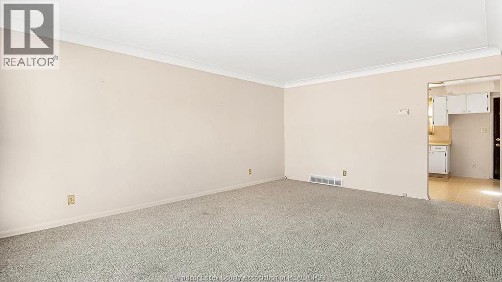 8729 WYANDOTTE, Windsor, Ontario, N8S1V1, Windsor, Ontario — photo 5 of 5