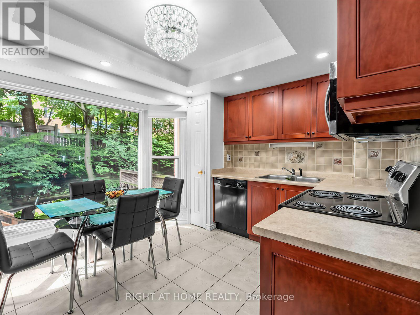 25 TAMARACK CIRCLE - 12