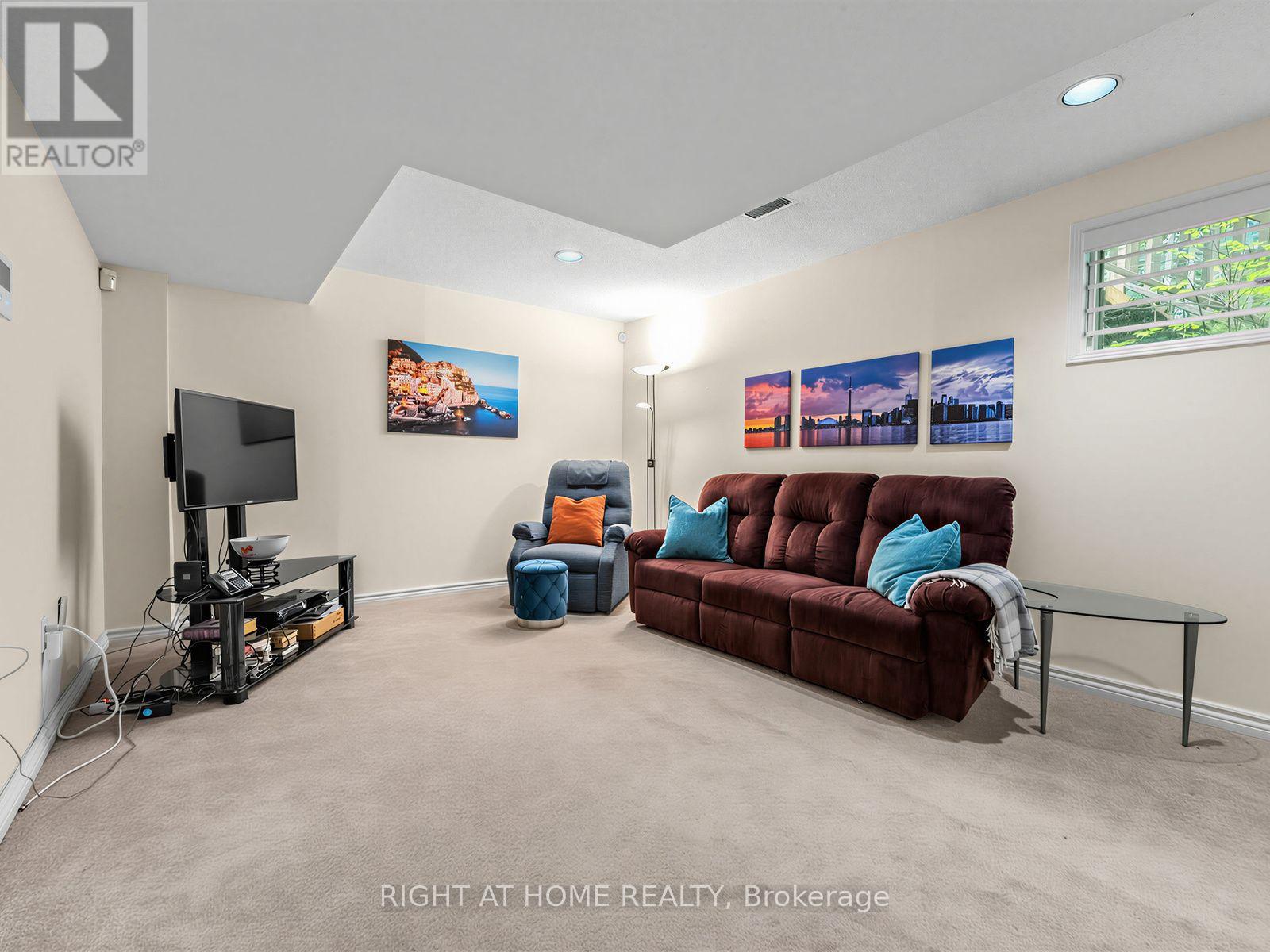 25 TAMARACK CIRCLE - 28
