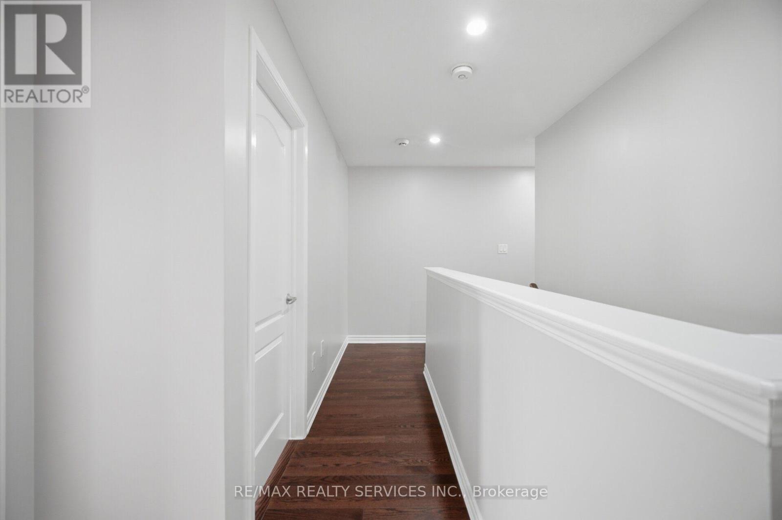 3 FENCHURCH DRIVE - 22