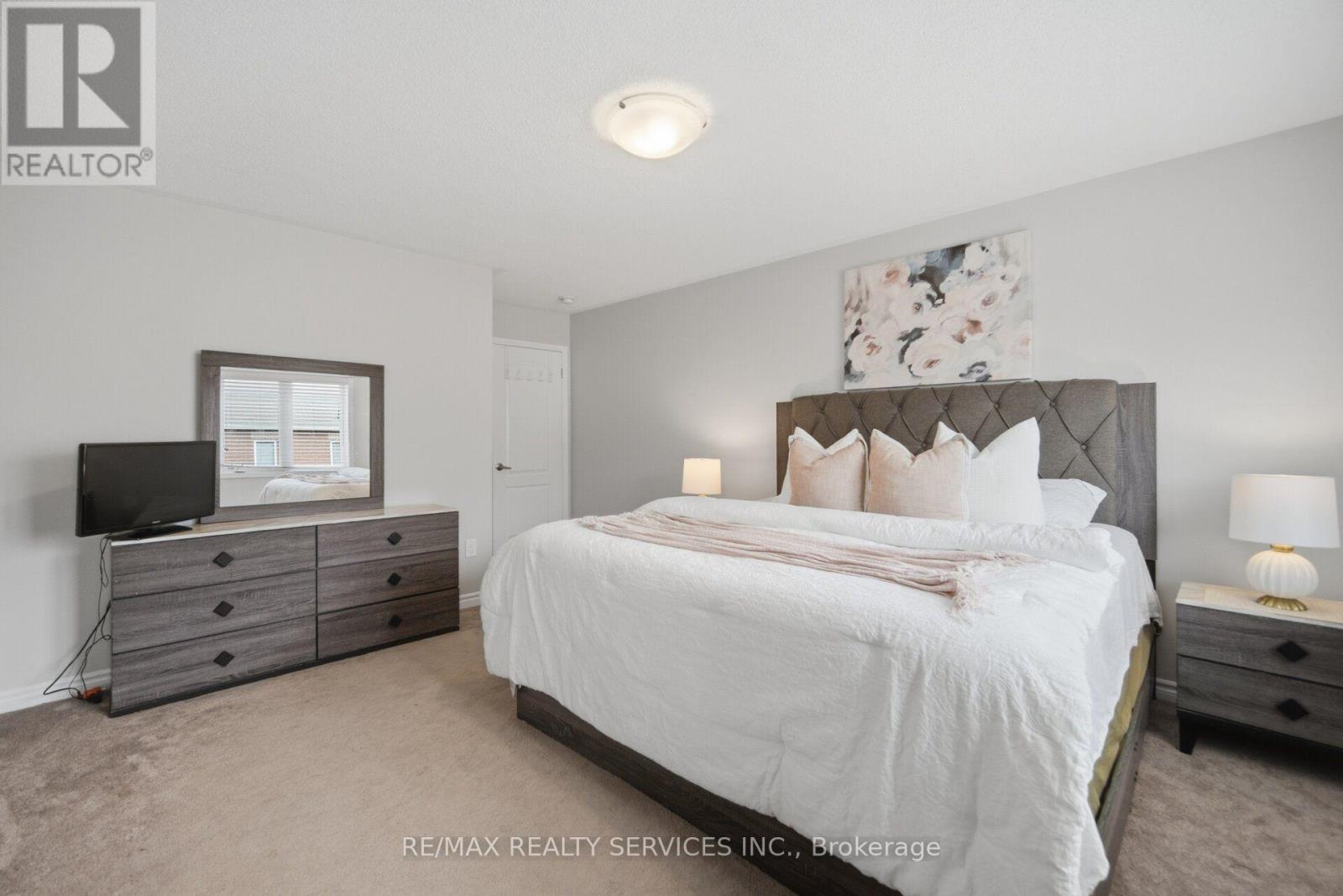 3 FENCHURCH DRIVE - 25