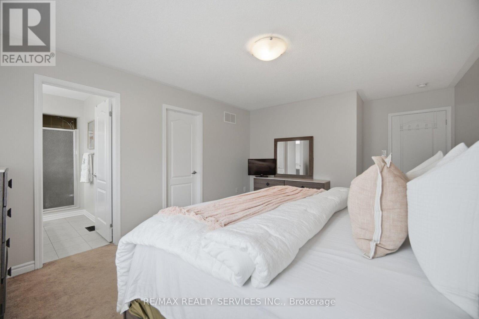 3 FENCHURCH DRIVE - Image 26