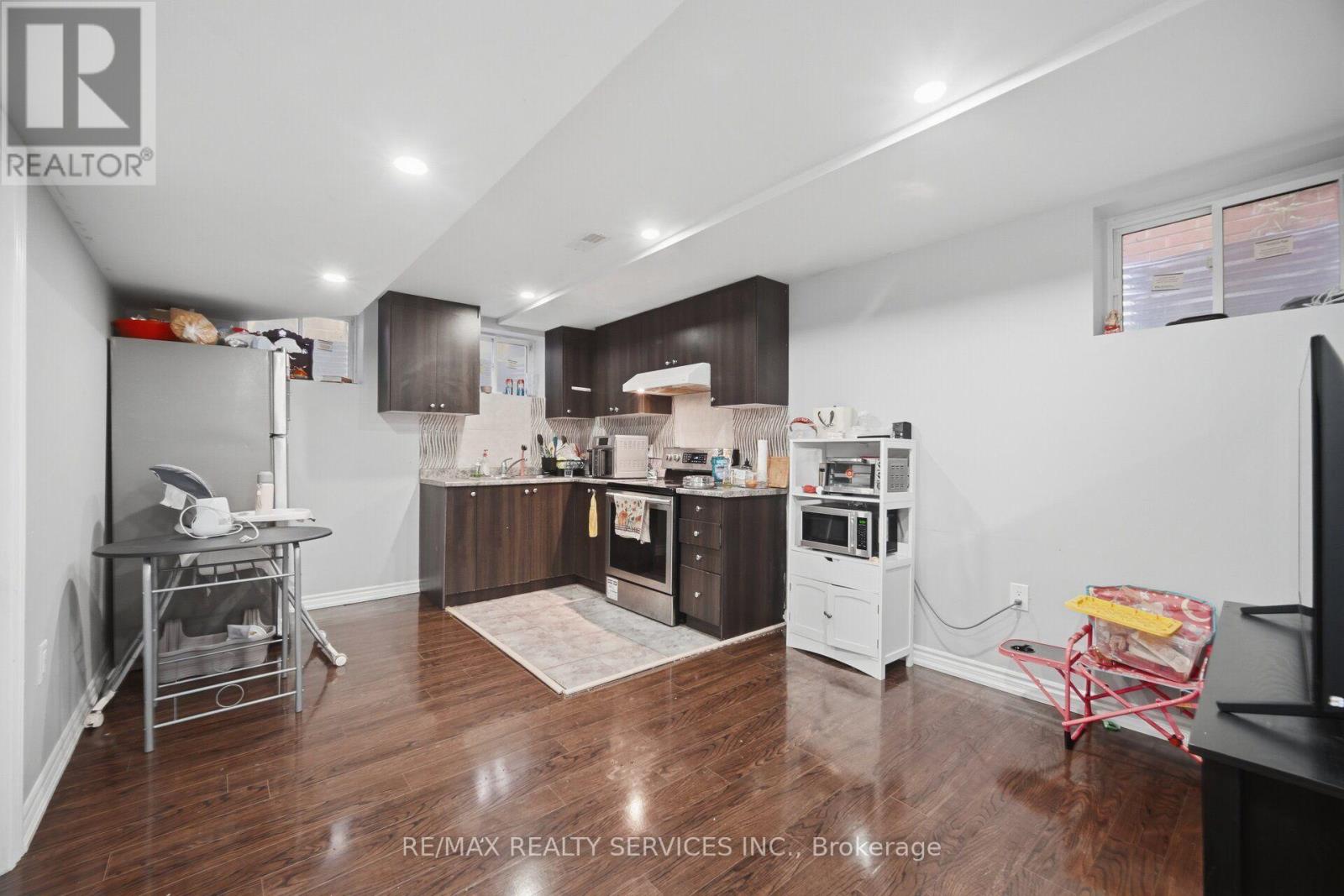 3 FENCHURCH DRIVE - Image 39