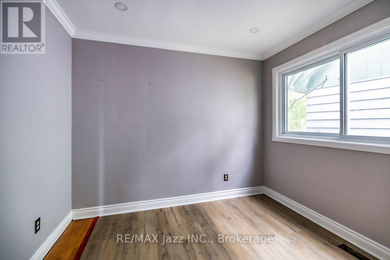 1500 SIMCOE STREET N - 15