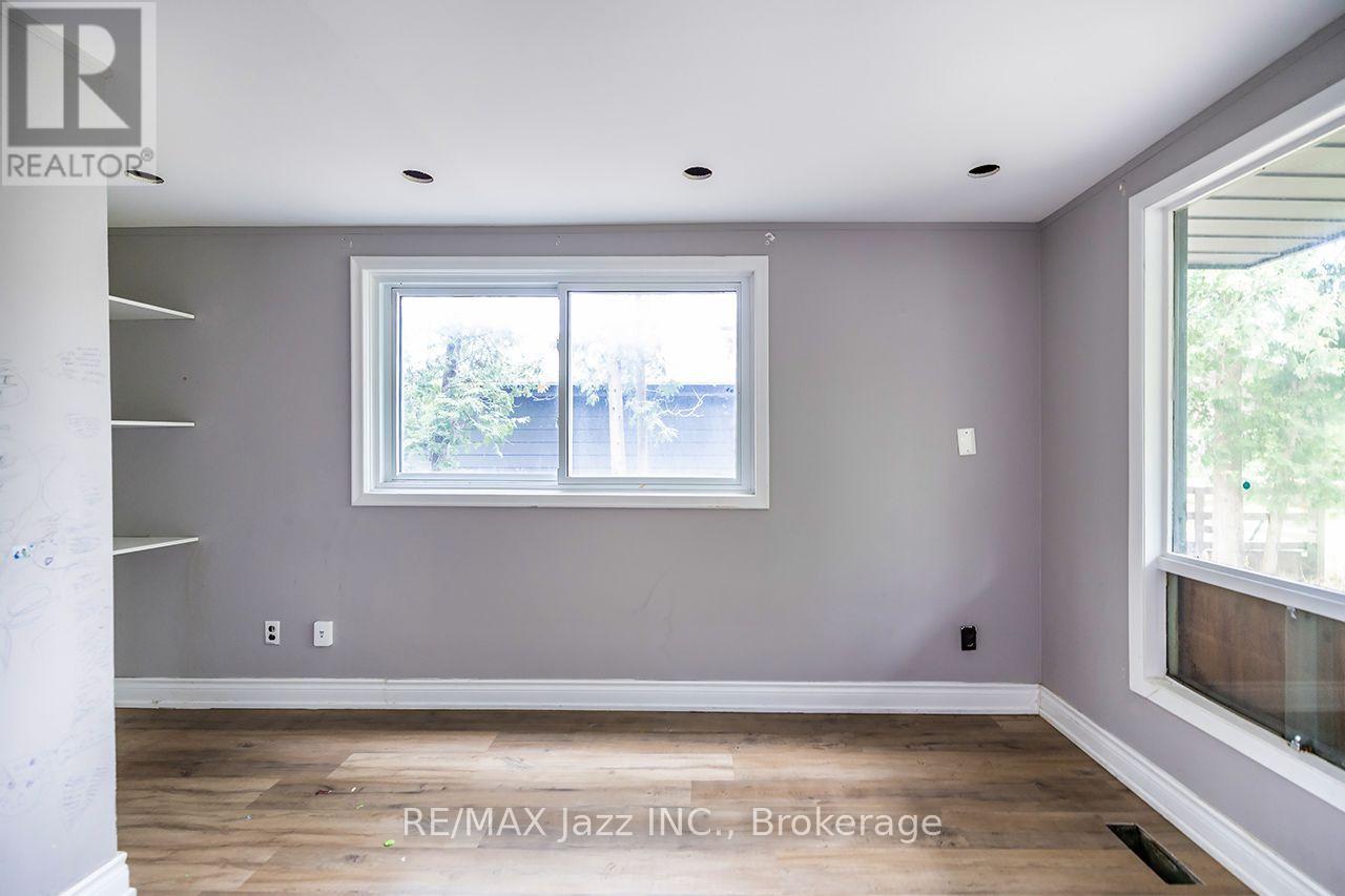 1500 SIMCOE STREET N - 12