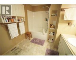 406 2nd Avenue W, Riverhurst, SK S0H3P0 Photo 25