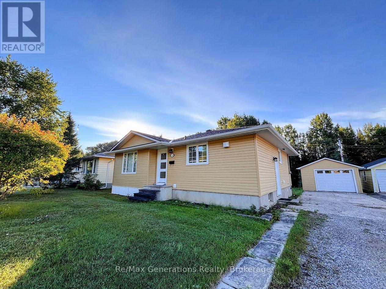 34 Redwing Avenue, Manitouwadge, Ontario, P0T2C0, Manitouwadge, Ontario — photo 1 of 5