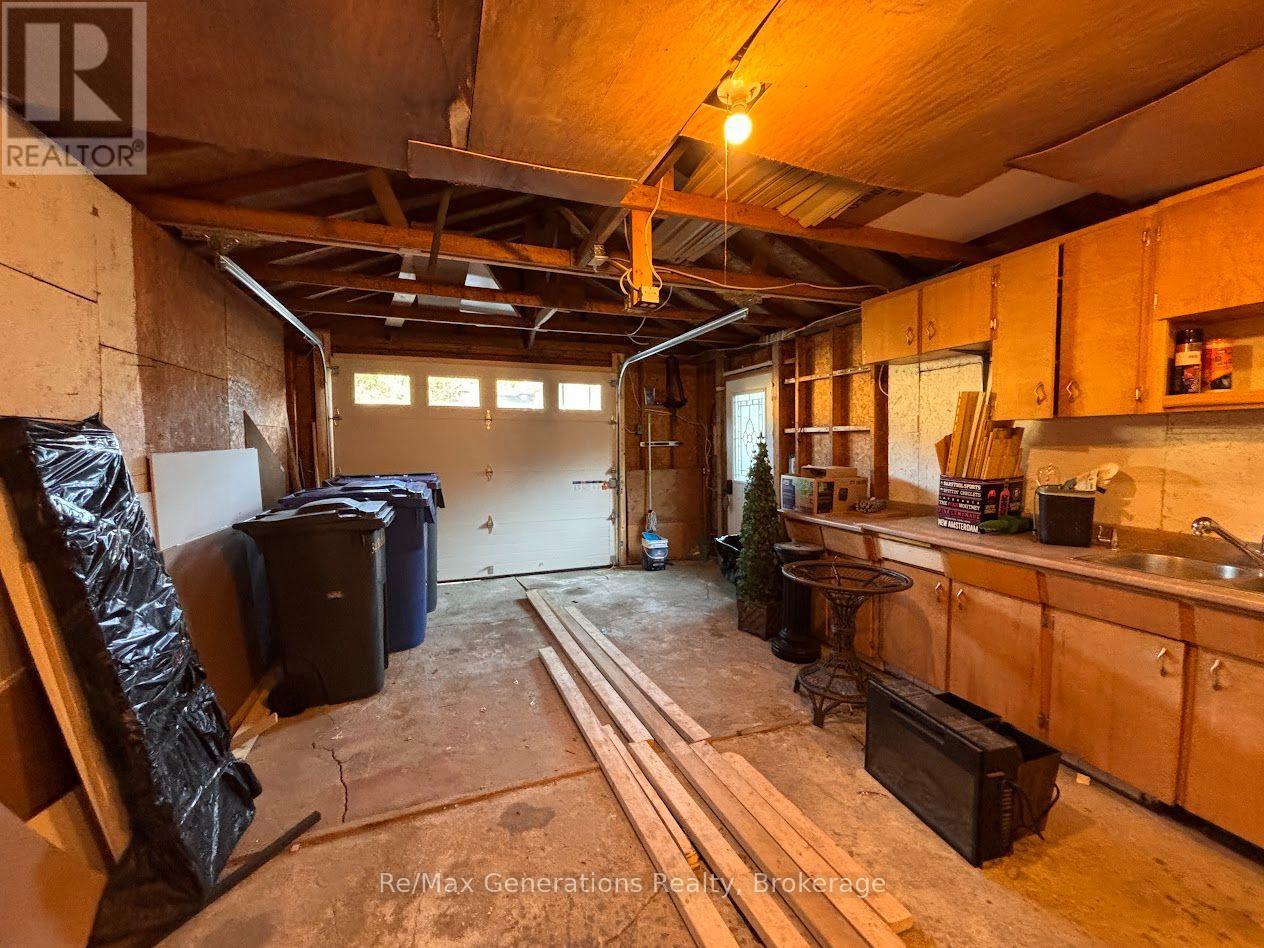 34 REDWING AVENUE - 35