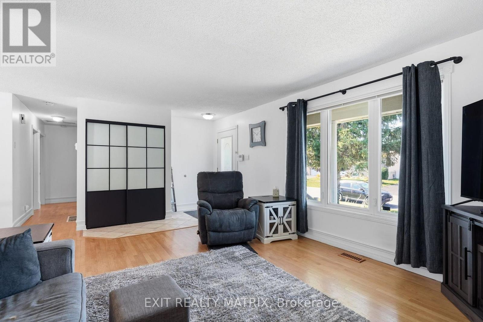 2807 LEONARD STREET - 8