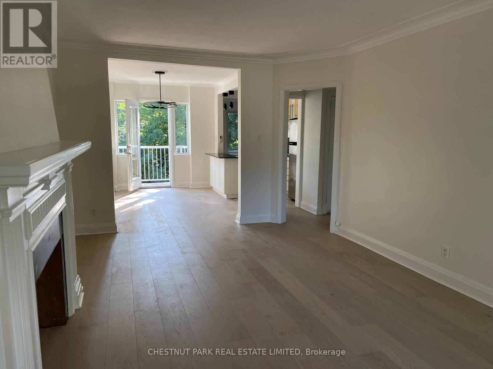 #Upper 101 Chatsworth Drive, Toronto (Lawrence Park South), Ontario, M4R1R8, Toronto (Lawrence Park South), Ontario — photo 3 of 5