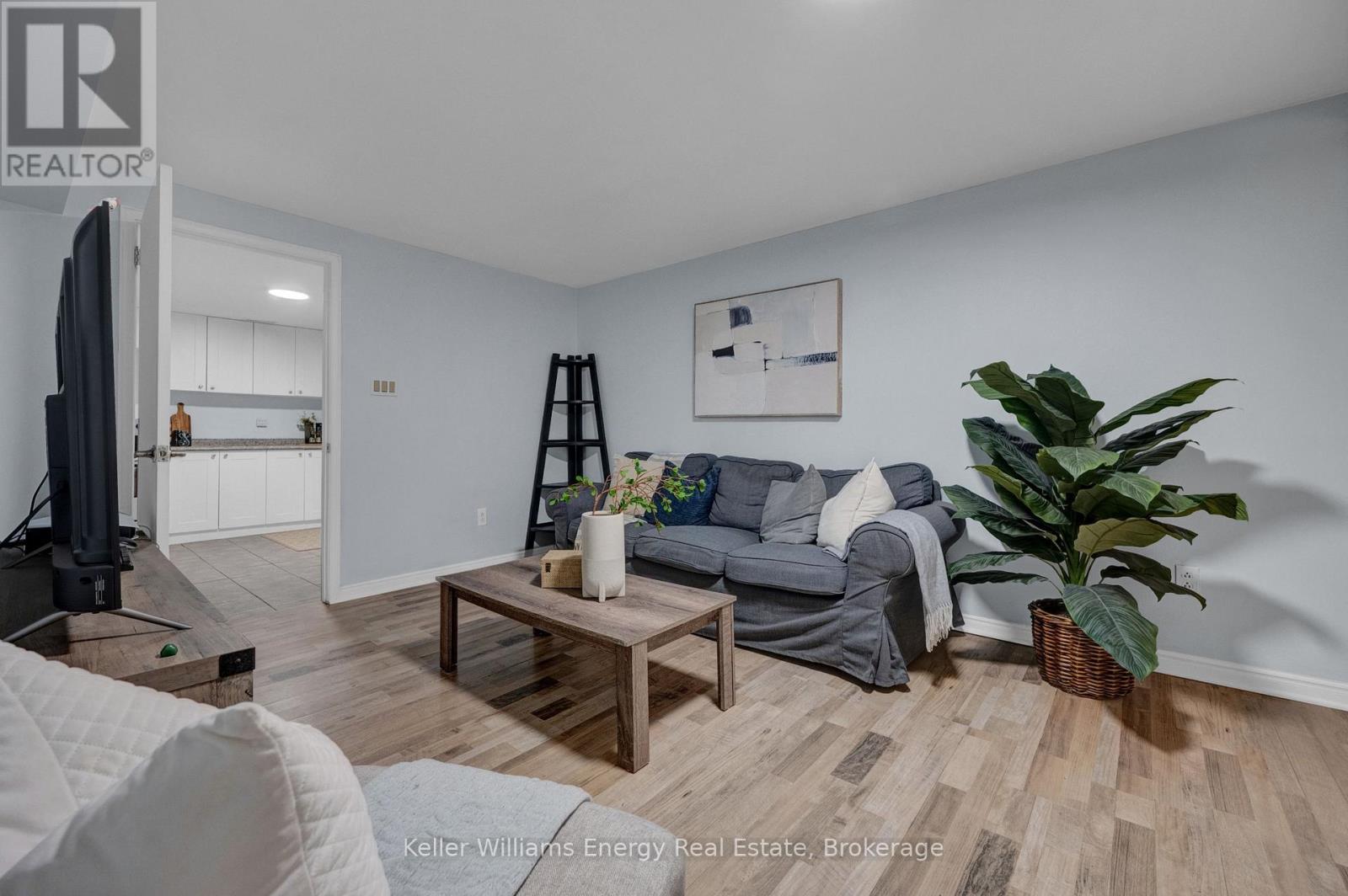 831 LAVIS STREET - 32