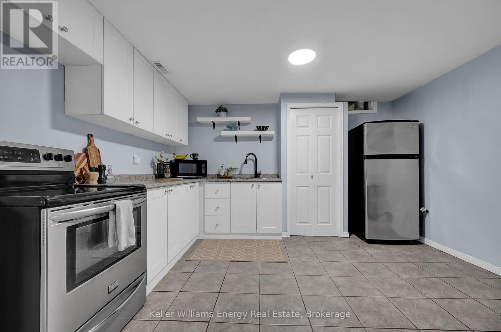 831 LAVIS STREET - 37