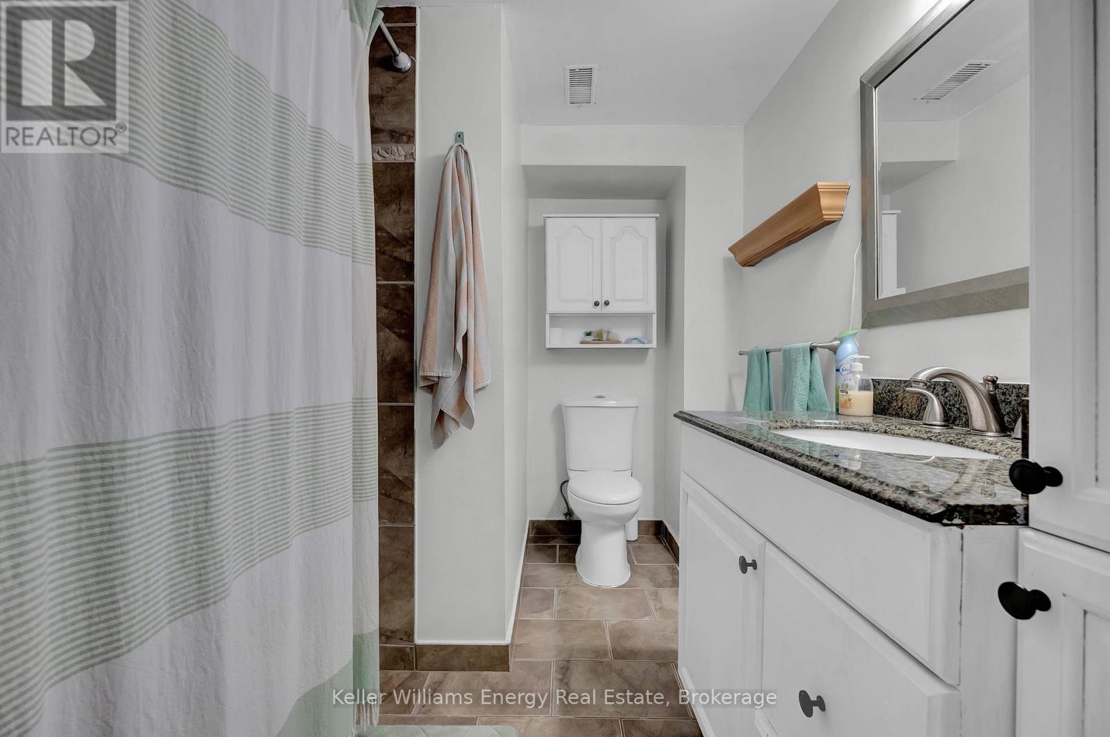 831 LAVIS STREET - 41