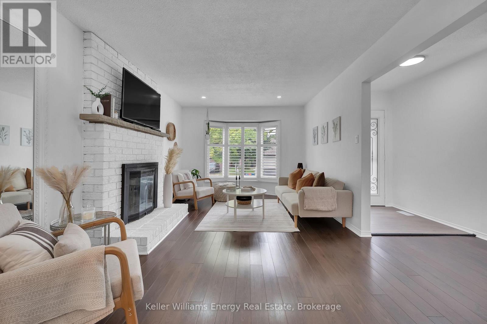 831 LAVIS STREET - 9