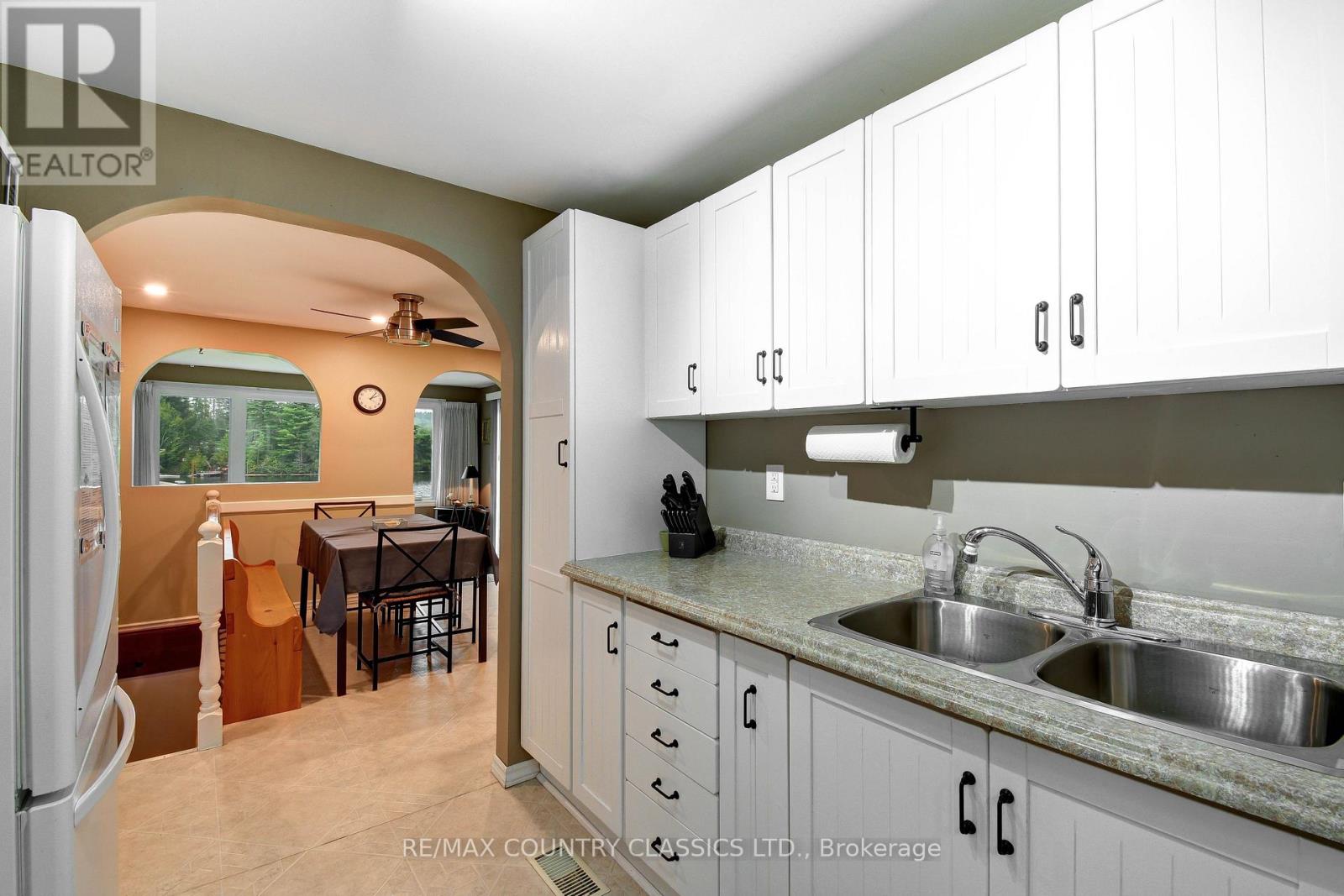 1055 BURLEIGH ROAD - 13