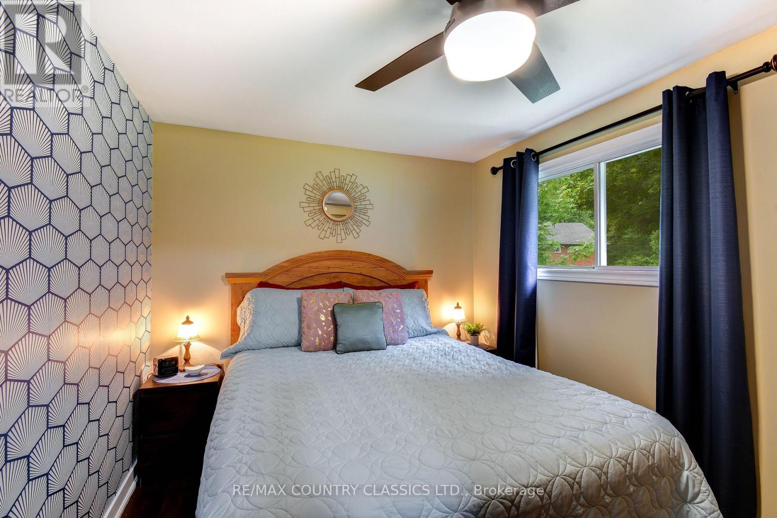1055 BURLEIGH ROAD - Image 18