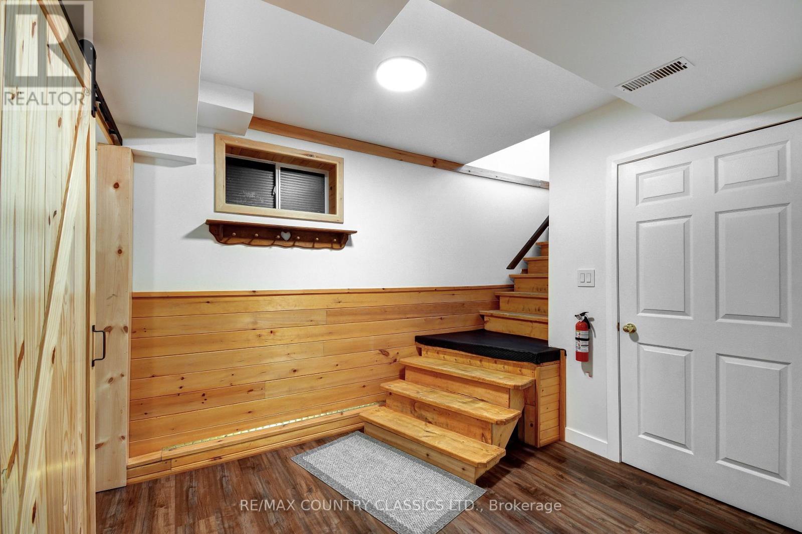 1055 BURLEIGH ROAD - Image 20
