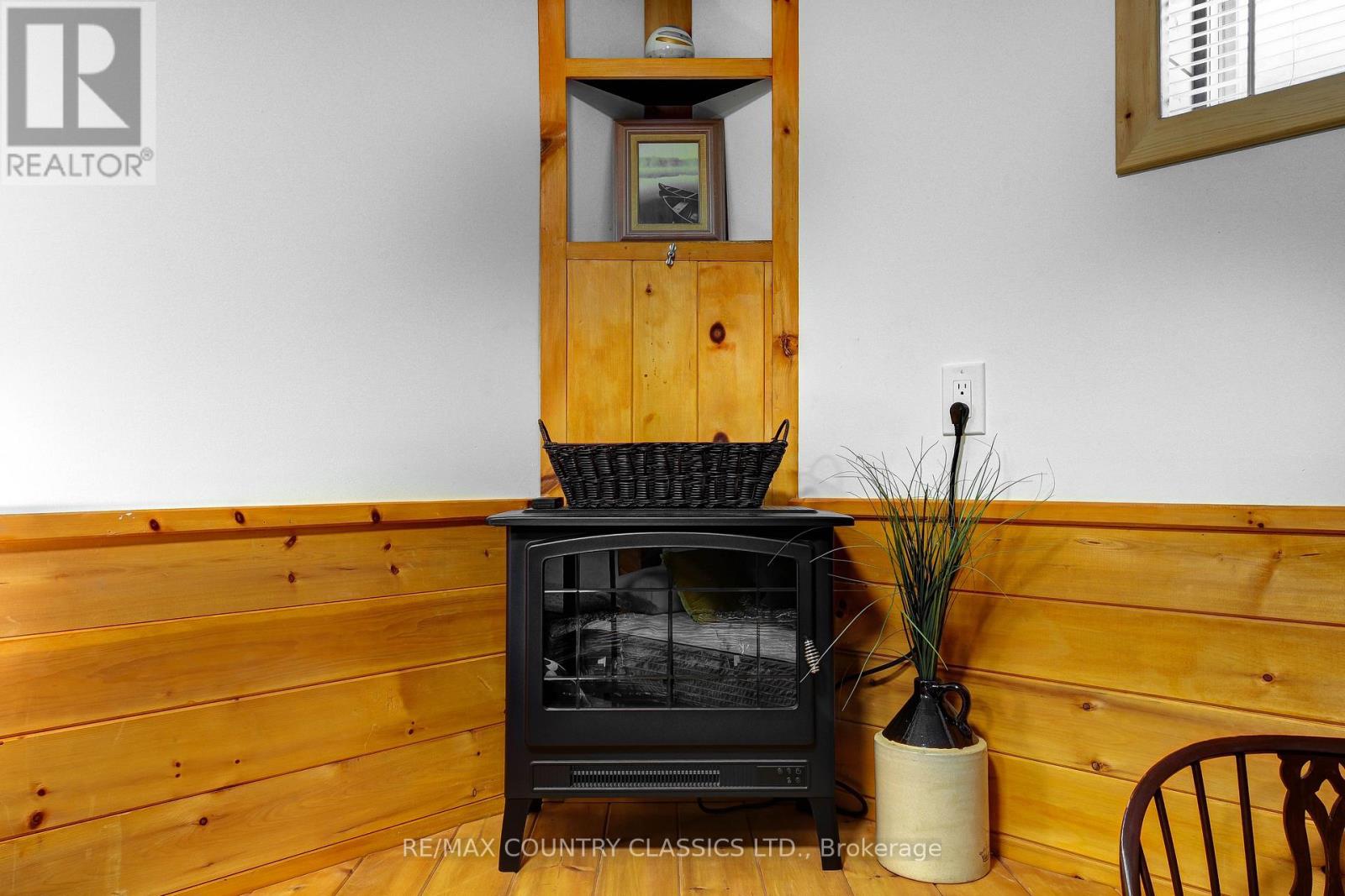 1055 BURLEIGH ROAD - 22