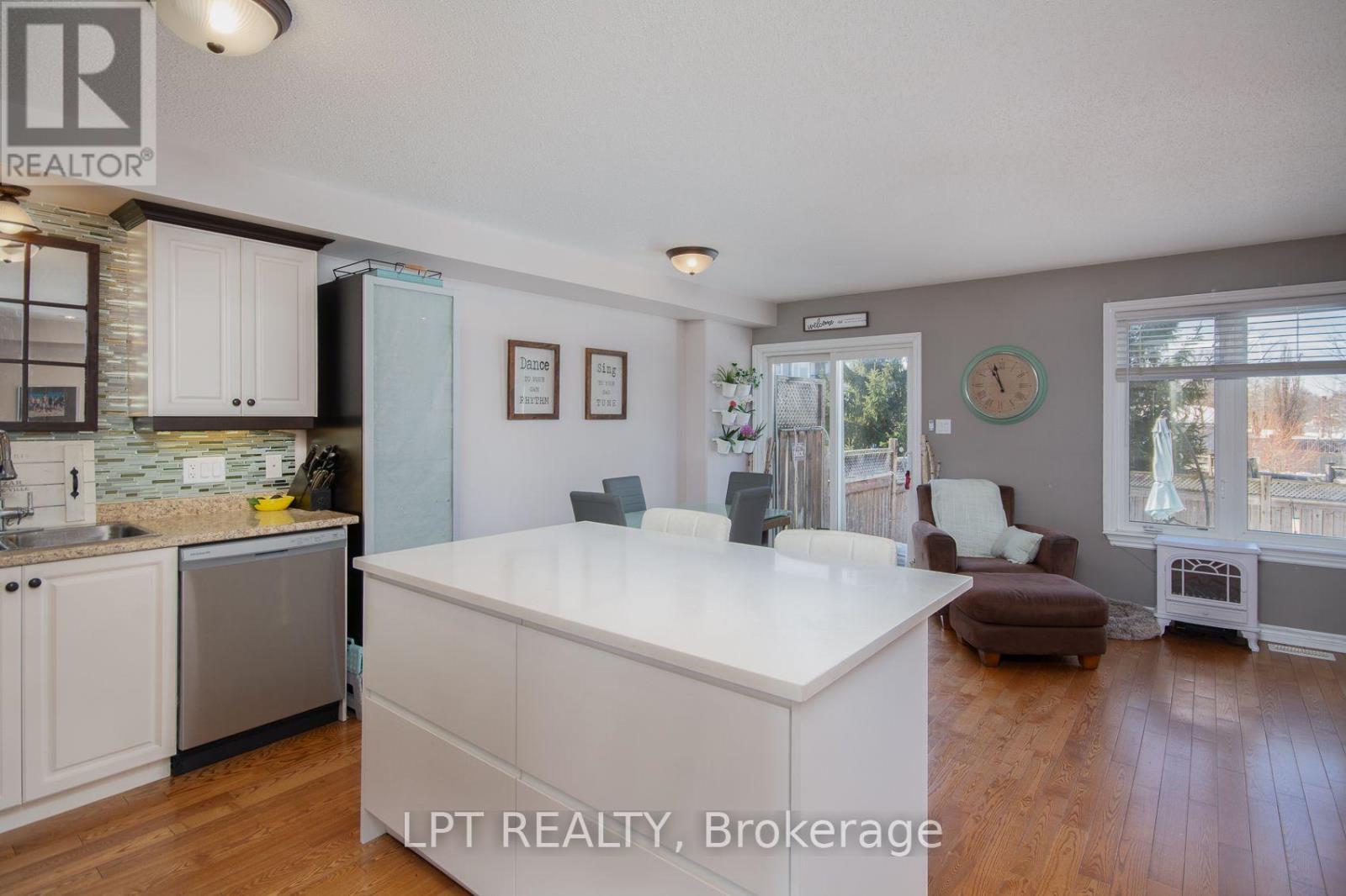 84 RAINA WAY, North Grenville — photo 5