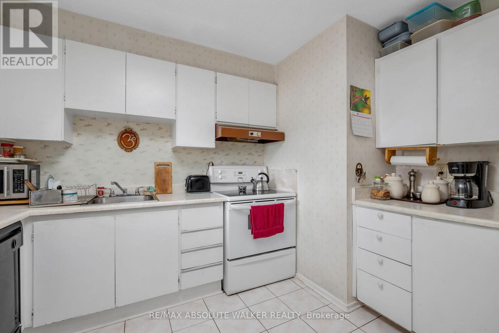 #PH6 1380 PRINCE OF WALES DRIVE - 12