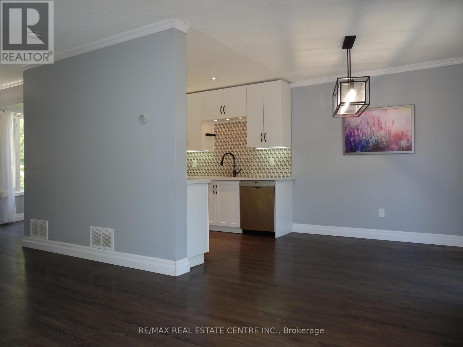 28 RAWLING CRESCENT - 13