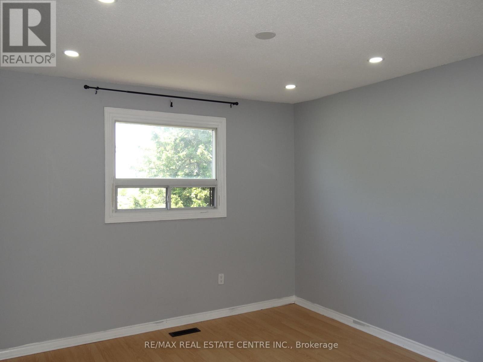 28 RAWLING CRESCENT - 16