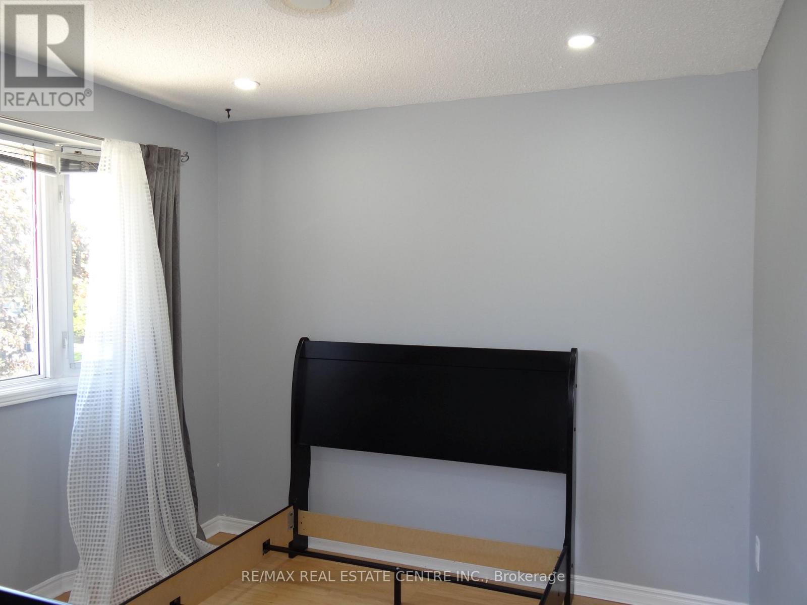28 RAWLING CRESCENT - 17