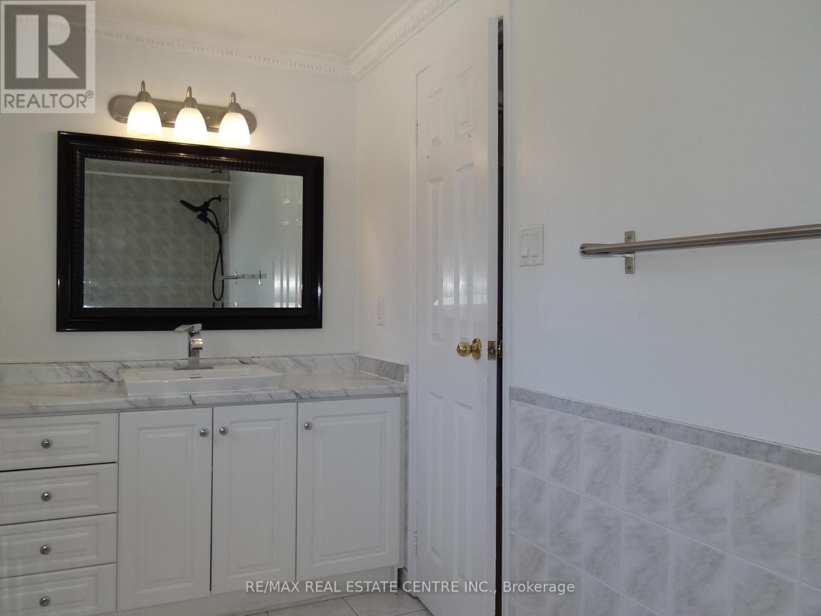 28 RAWLING CRESCENT - 18