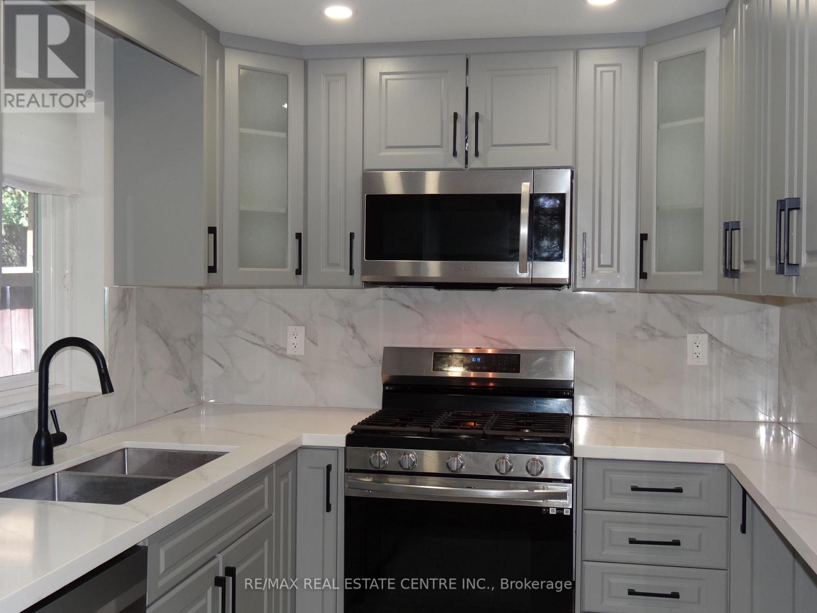 28 RAWLING CRESCENT - 21