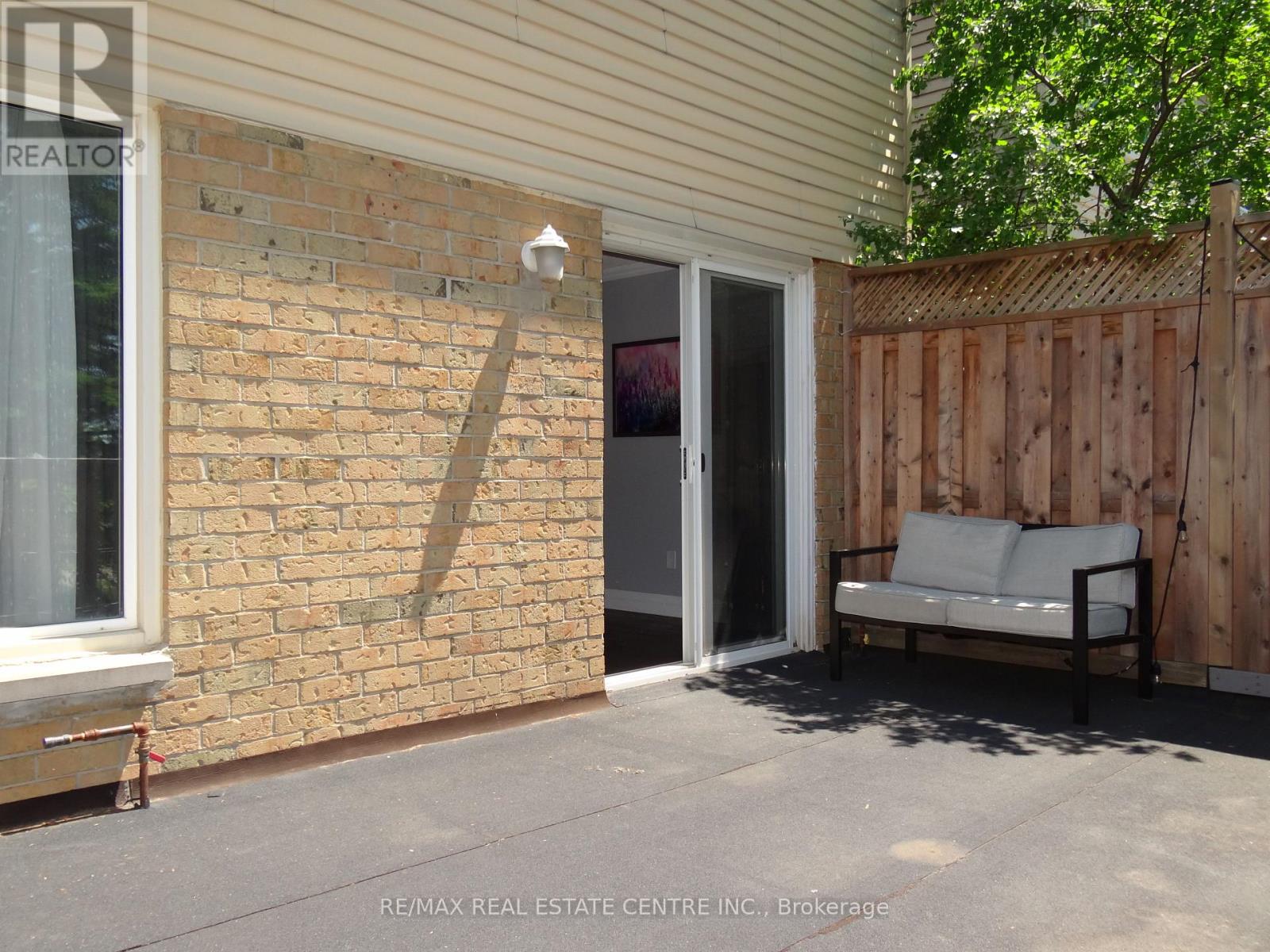 28 RAWLING CRESCENT - 34