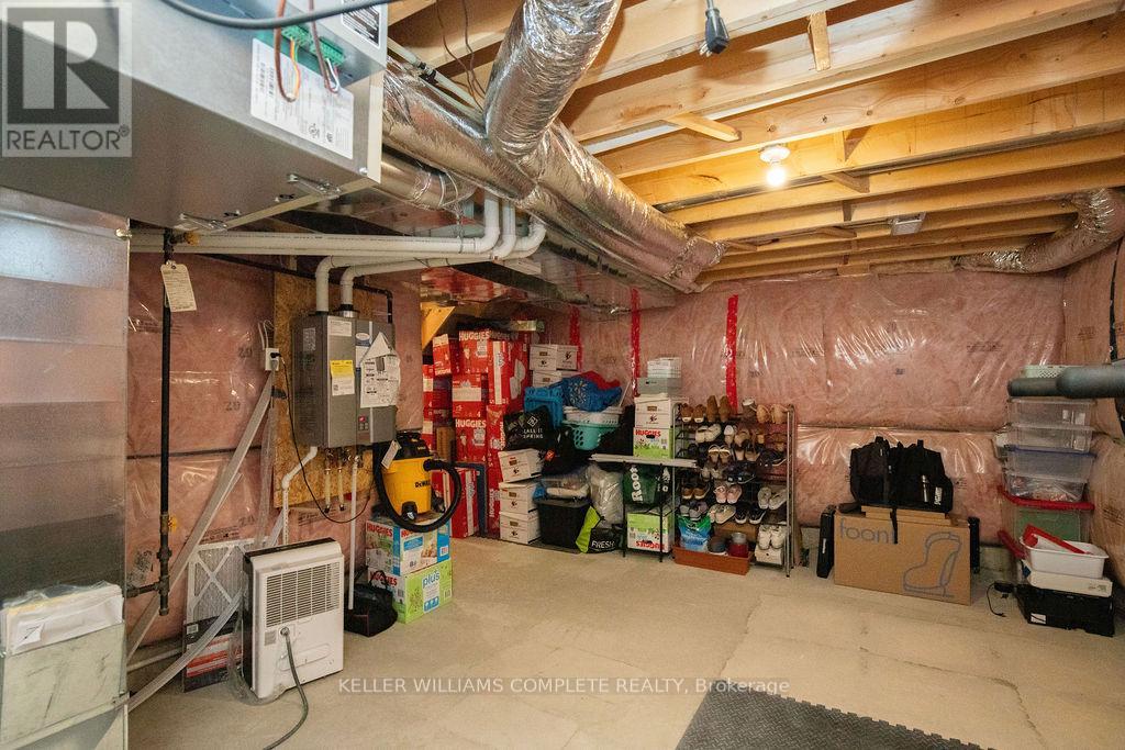 28 CANARY GRASS BOULEVARD - Image 40