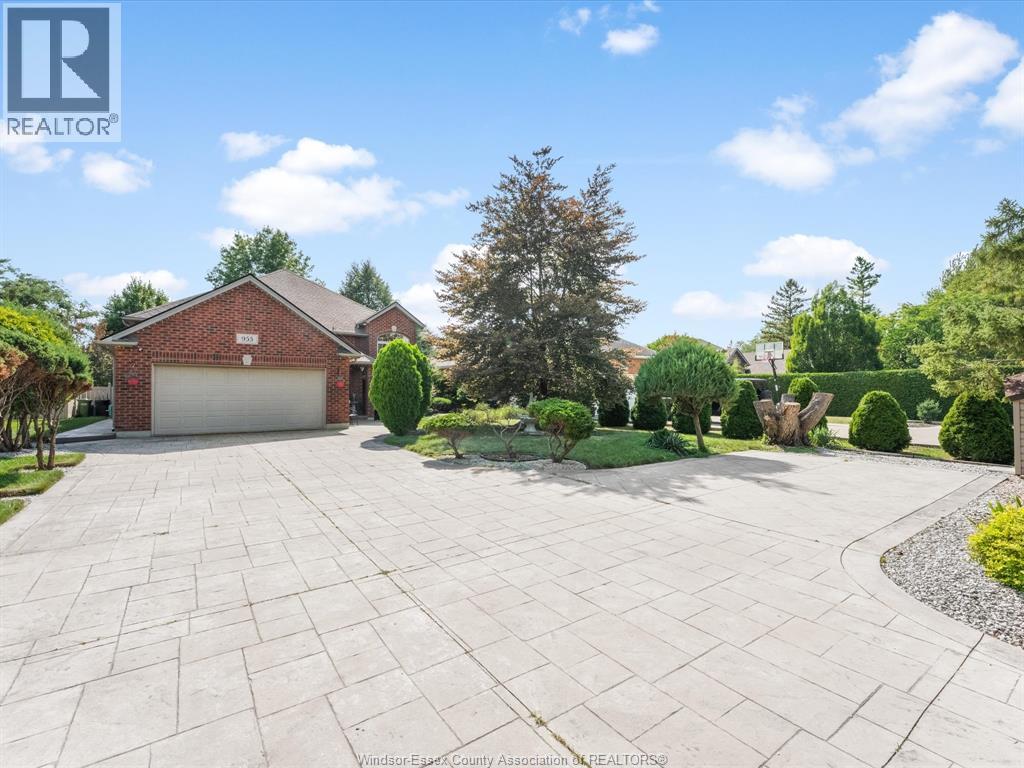 955 North Talbot Road, Windsor, Ontario, N9G1M8, Windsor, Ontario — photo 2 of 5