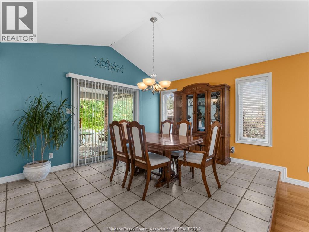 955 North Talbot ROAD, Windsor — photo 7