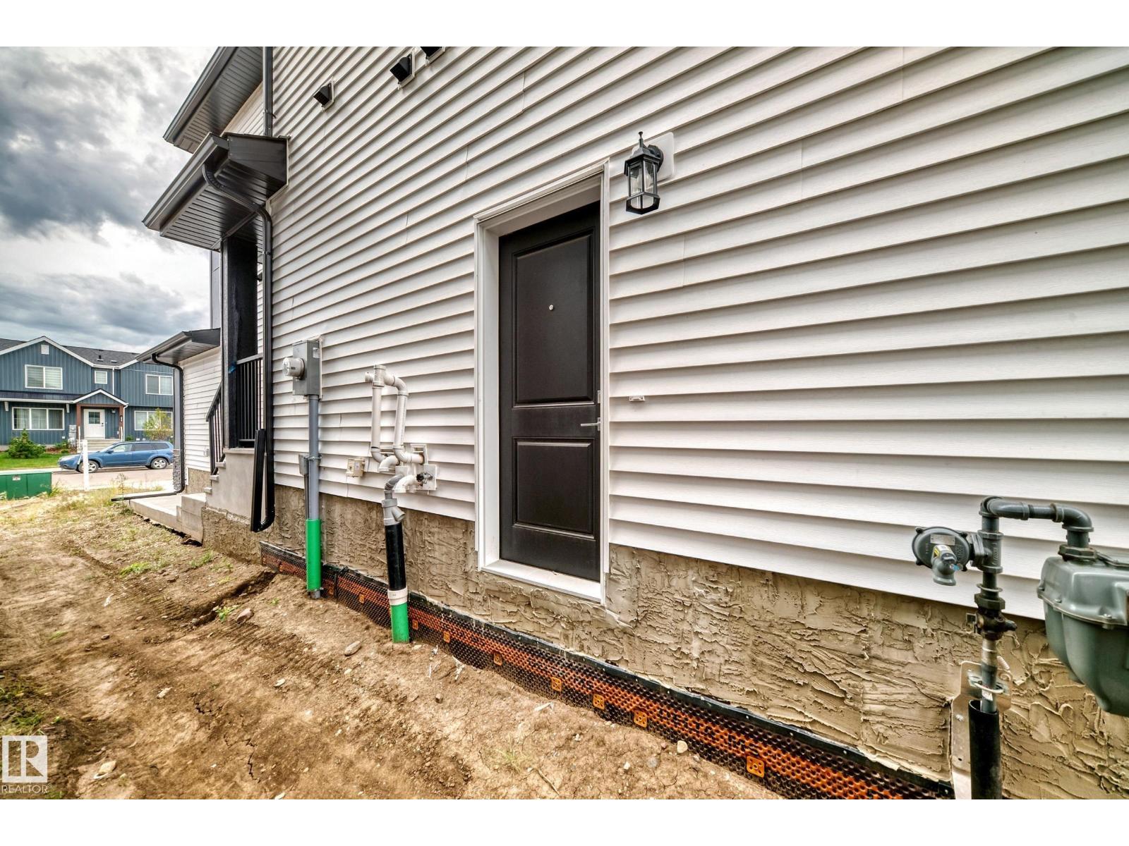 215 SAVOY CR - 43