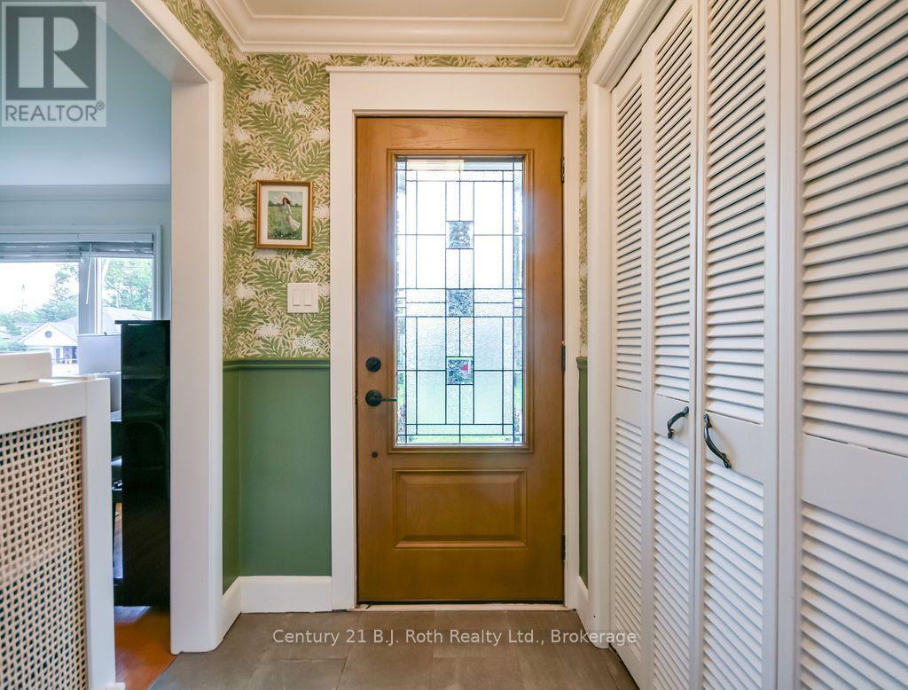 157 Parkview Avenue, Orillia, Ontario, L3V4M2, Orillia, Ontario — photo 4 of 5