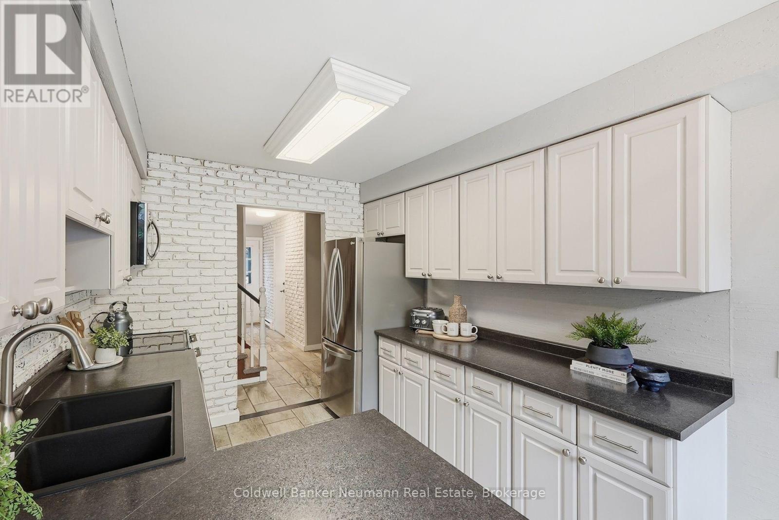 8 PICKWICK PLACE - Image 15