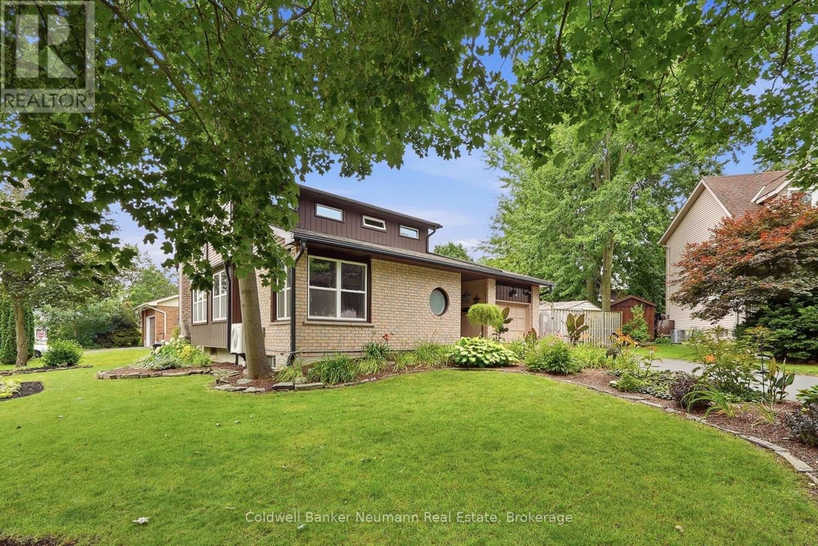 8 Pickwick Place, Guelph (Willow West/Sugarbush/West Acres), Ontario, N1H7V8, Guelph (Willow West/Sugarbush/West Acres), Ontario — photo 2 of 5