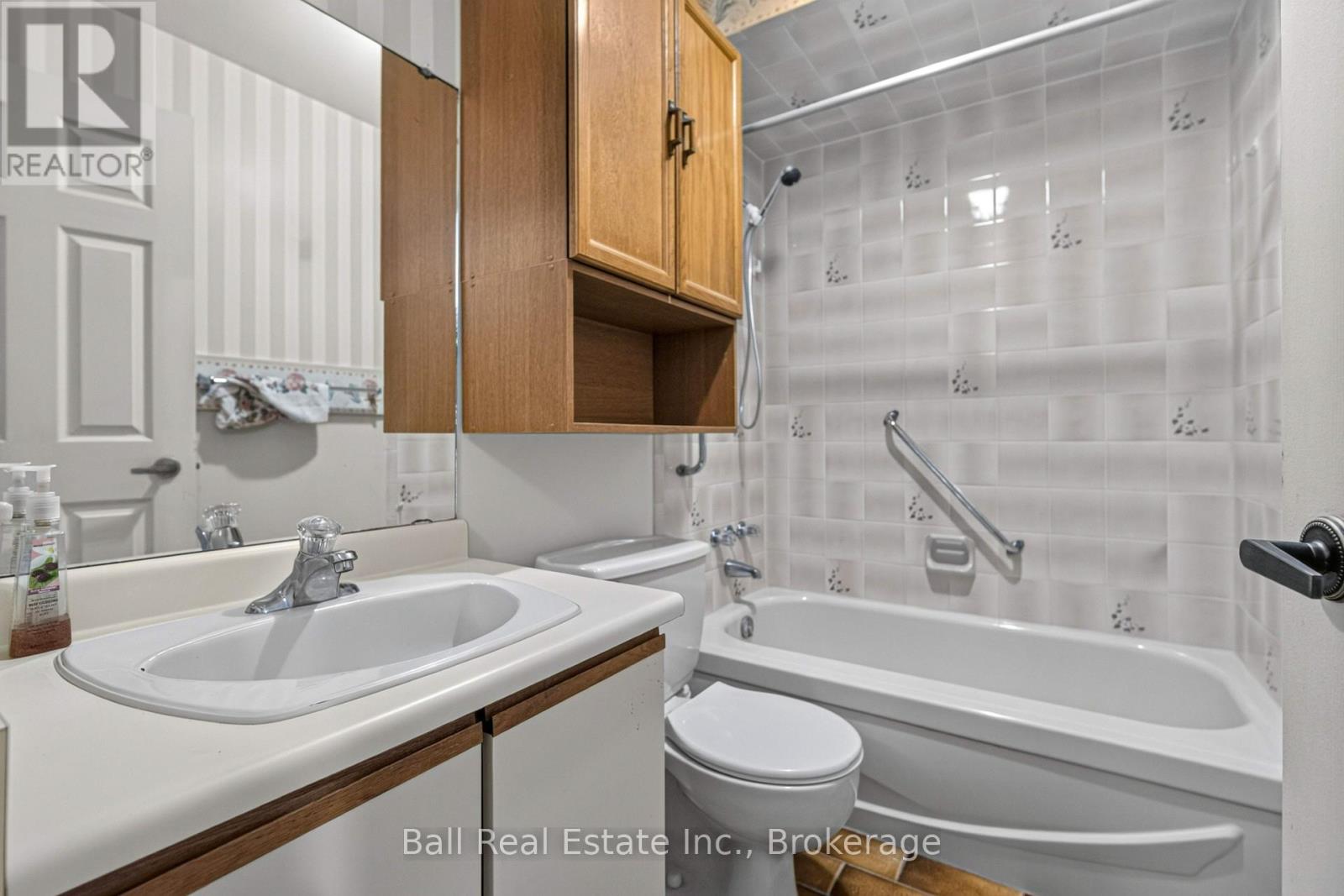 #103 200 EAST ST S - 18