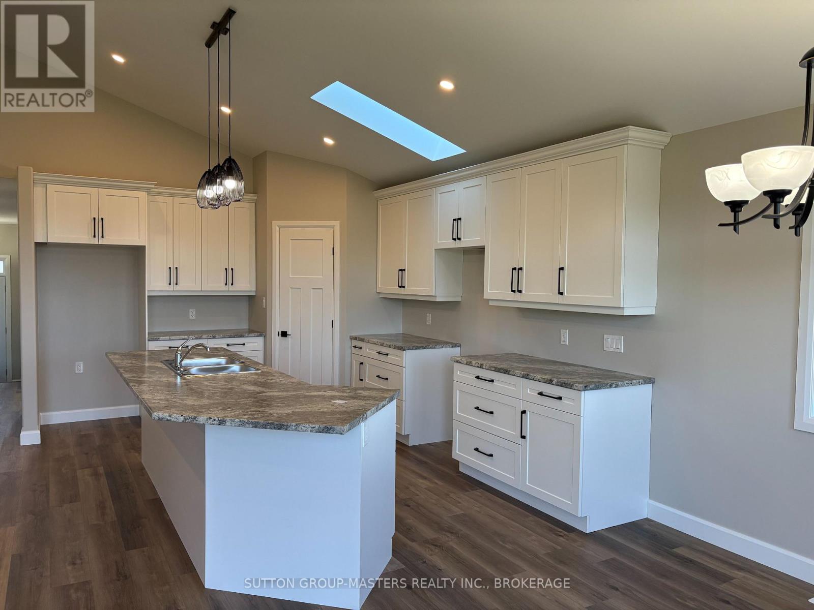 812 WINDERMERE DRIVE - Image 3