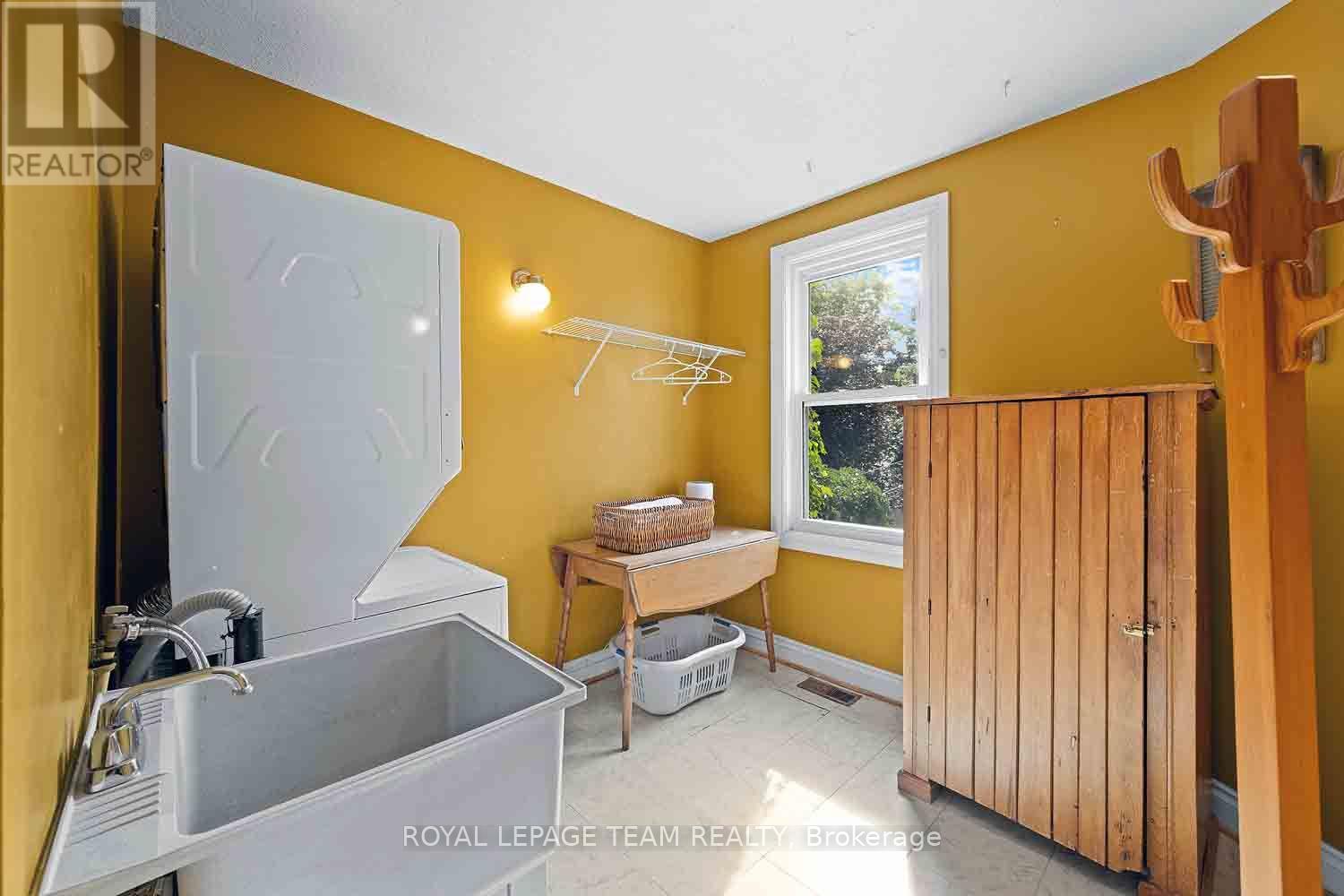 236 CATHCART STREET - 36
