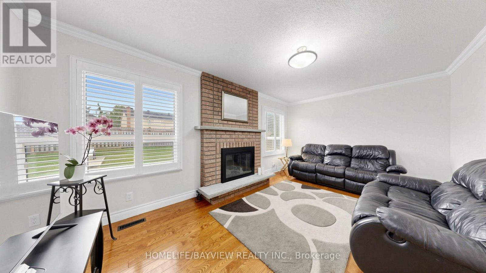 20 DOON CRESCENT - 17
