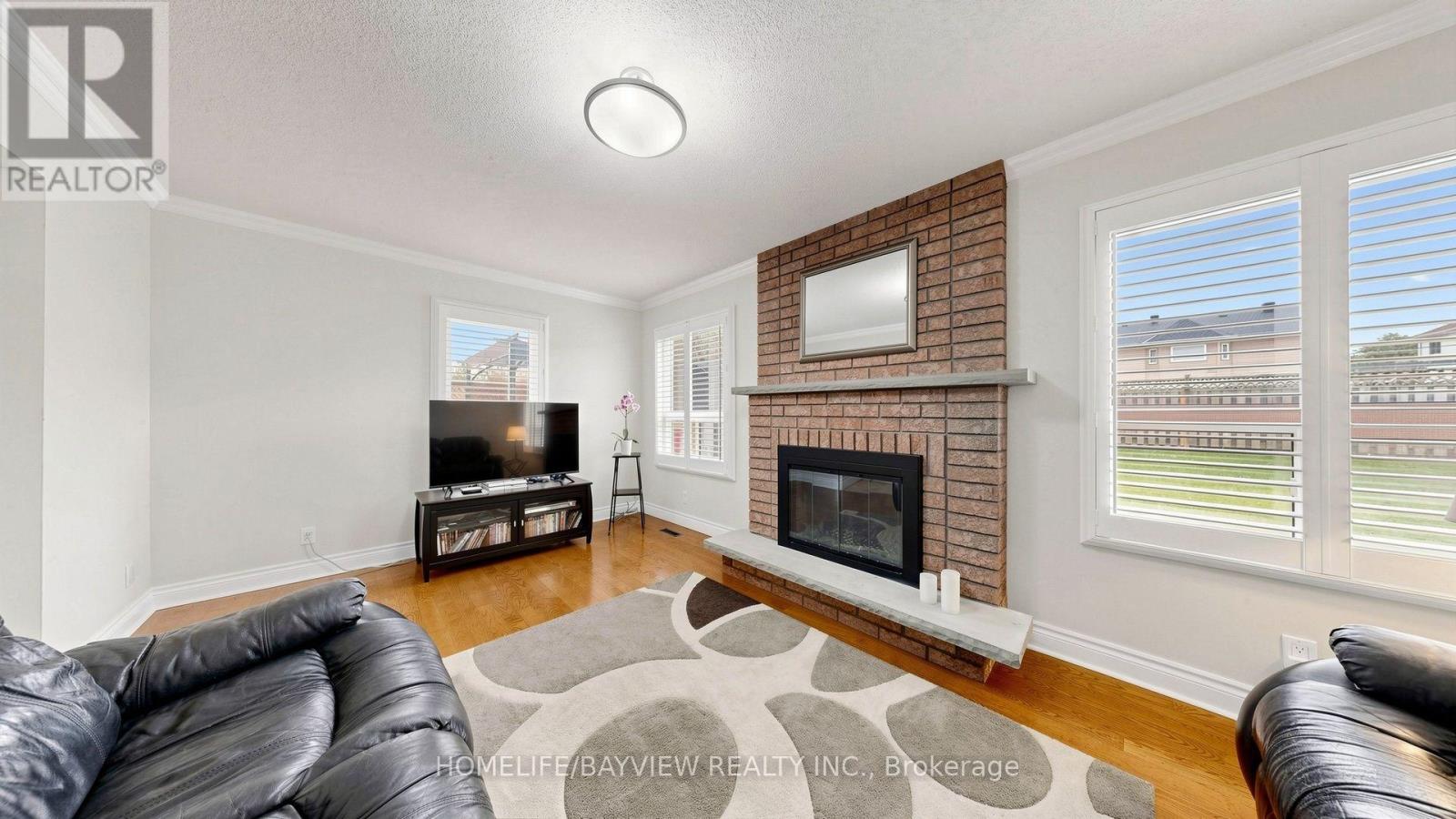 20 DOON CRESCENT - 20